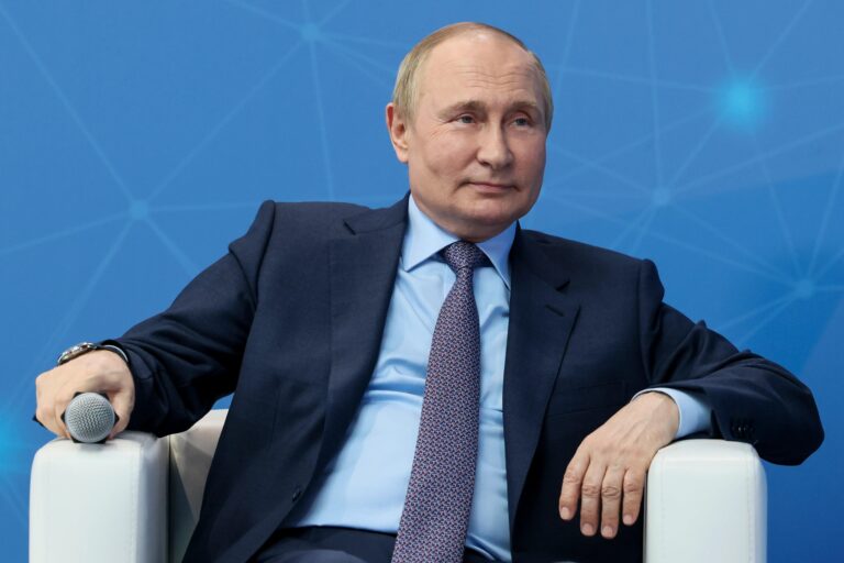 Femeile despre care Putin nu vrea să vorbească. Tăcerea lui e „un scuipat pe sufletele a sute, mii de femei” (Politico)