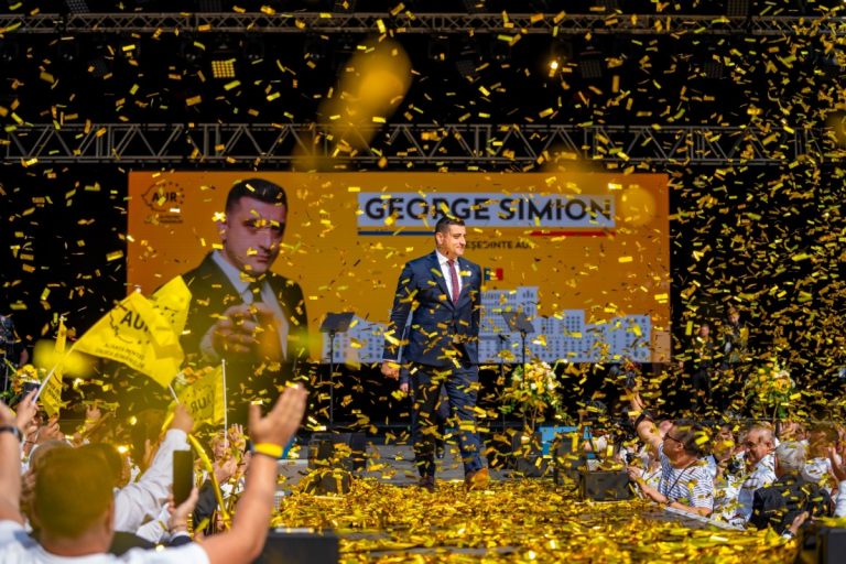 Baronul George Simion survolează țara cu elicopterul