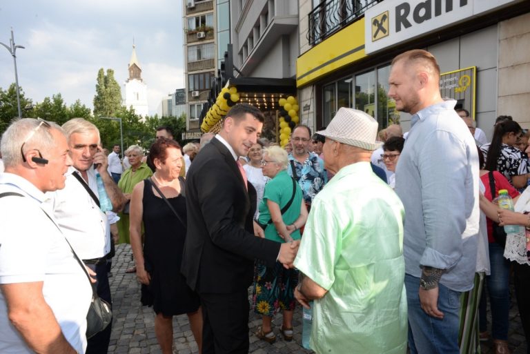 George Simion este o mizerie de golan care se joacă cu sperantele romanilor Casele la 35000 de euro o minciuna ca multe altele pentru a ajunge la Cotroceni