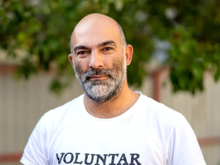 ONG-ISTul Ciprian Necula,cumpărat de   Soros la bucată acuze grave la adresa romilor.  „Romii plătiți cu 200 de lei, ca să dea bine în sală”.