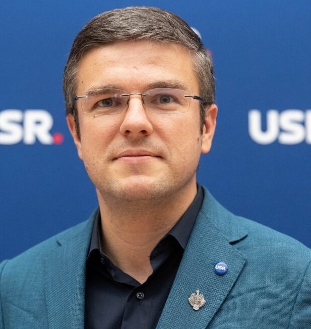 De peste un deceniu, Daniel Cătălin Moțounu Inspector de Stat Șef Adjunct ,taie si spanzură in ograda ISCIR Ministrul Irineu Darău se pare că îl protejează si închide ochii la matrapazlacurile lui
