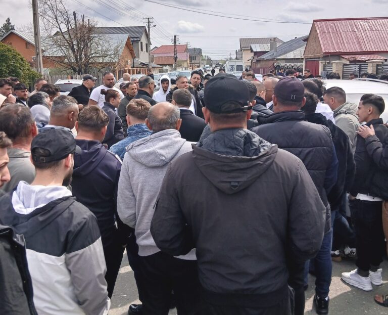 ·Presedintele Partidei Romilor ,deputat Nicolae Păun:  Comunicat   Cu privire la incidentele de la Mizil, fac apel către Ministrul de Interne: „Domnule Cătălin Predoiu, nu băgați la pușcărie oamenii pe care polițiștii dumneavoastră i-au provocat și i-au agresat!”